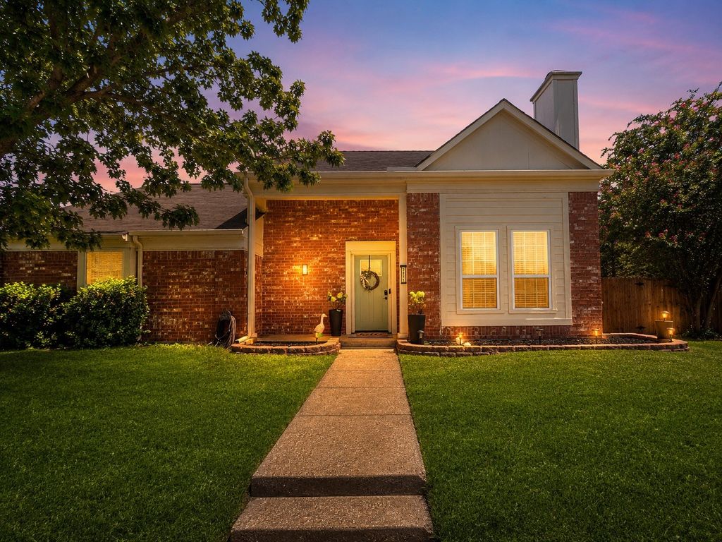 7711 Calypso Drive, Rowlett, TX 75088