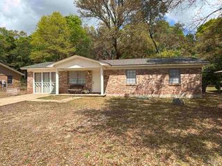 6442 Sanders St, Milton, FL 32570