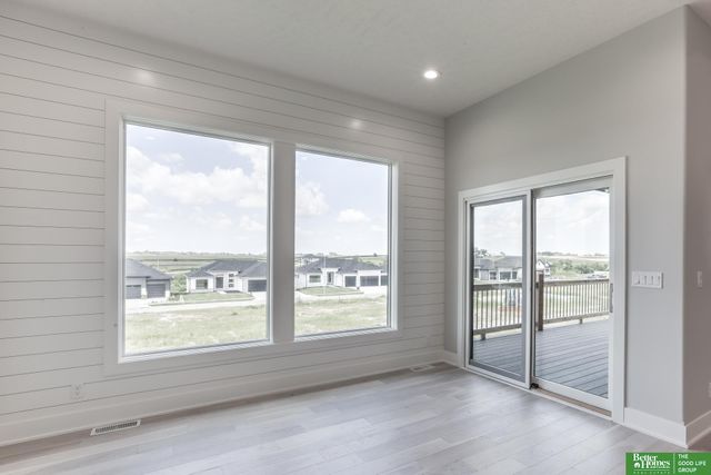 5502 N 213th Street, Elkhorn, NE 68022