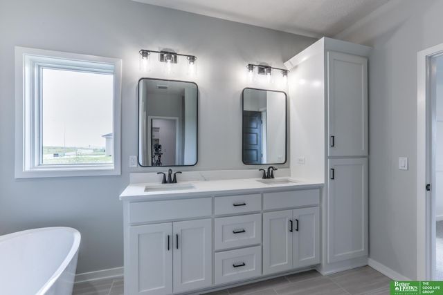 5502 N 213th Street, Elkhorn, NE 68022