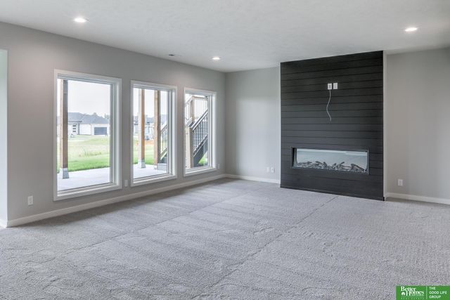 5502 N 213th Street, Elkhorn, NE 68022