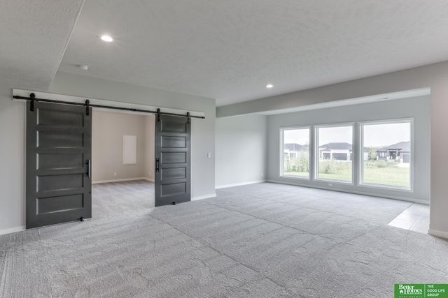 5502 N 213th Street, Elkhorn, NE 68022