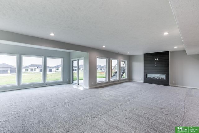 5502 N 213th Street, Elkhorn, NE 68022