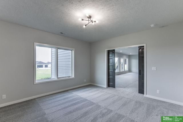 5502 N 213th Street, Elkhorn, NE 68022