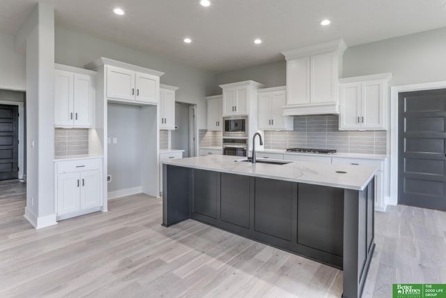 5502 N 213th Street, Elkhorn, NE 68022