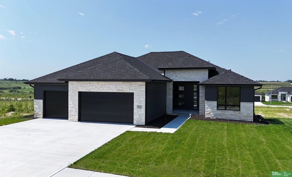 5502 N 213th Street, Elkhorn, NE 68022