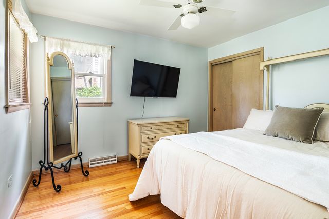 5337 W Ardmore Avenue, Chicago, IL 60646