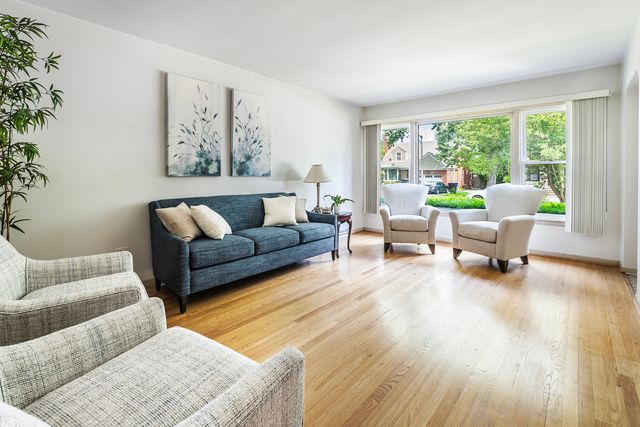 5337 W Ardmore Avenue, Chicago, IL 60646