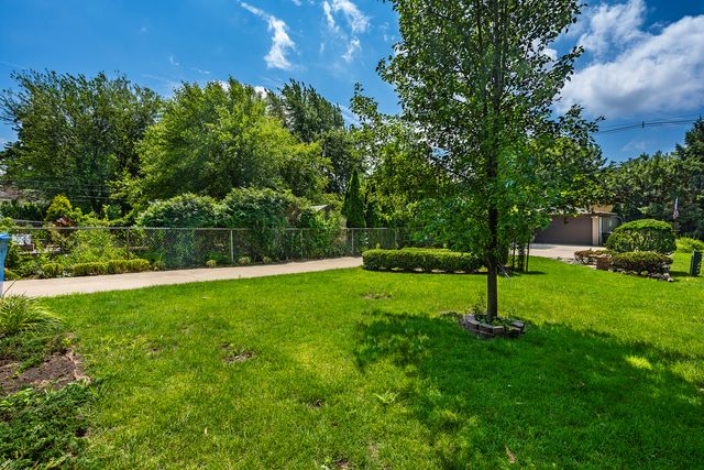 5337 W Ardmore Avenue, Chicago, IL 60646