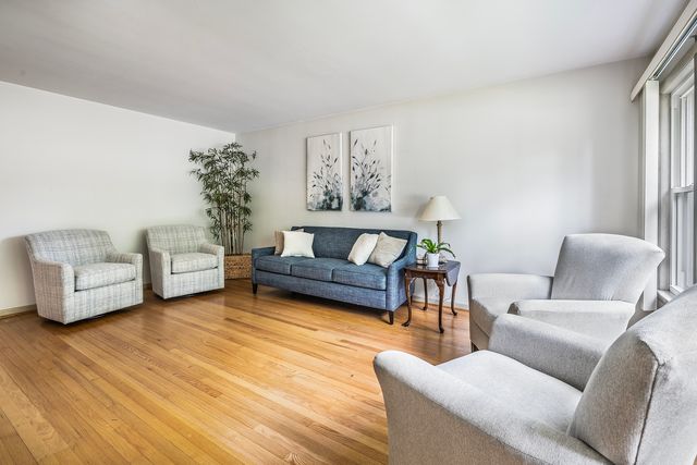 5337 W Ardmore Avenue, Chicago, IL 60646