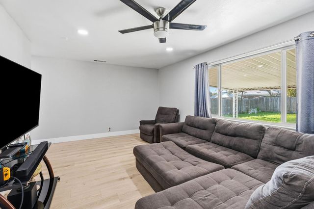 3939 N Pleasant Avenue, Fresno, CA 93705