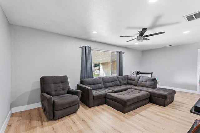 3939 N Pleasant Avenue, Fresno, CA 93705