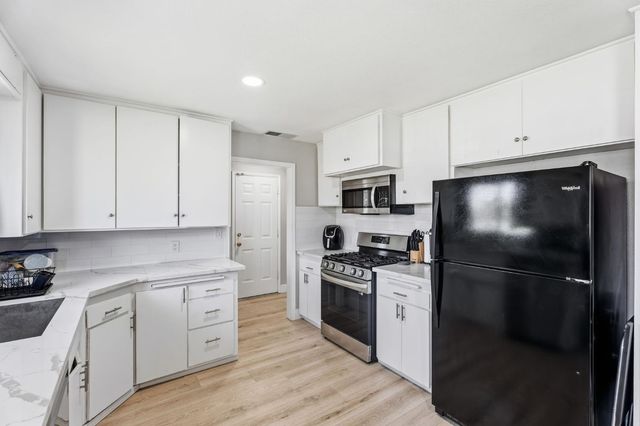 3939 N Pleasant Avenue, Fresno, CA 93705