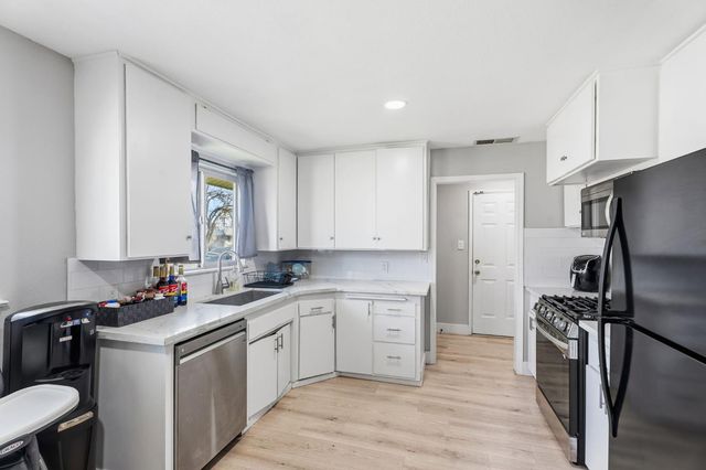 3939 N Pleasant Avenue, Fresno, CA 93705