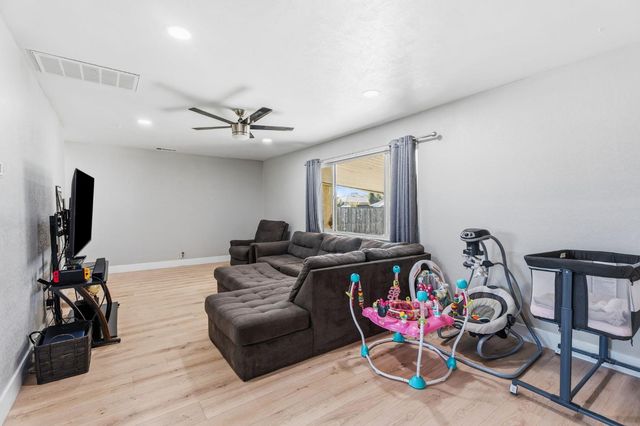 3939 N Pleasant Avenue, Fresno, CA 93705