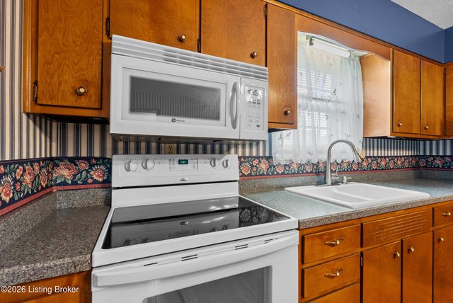 3902 Iron Horse Way, Louisville, KY 40272