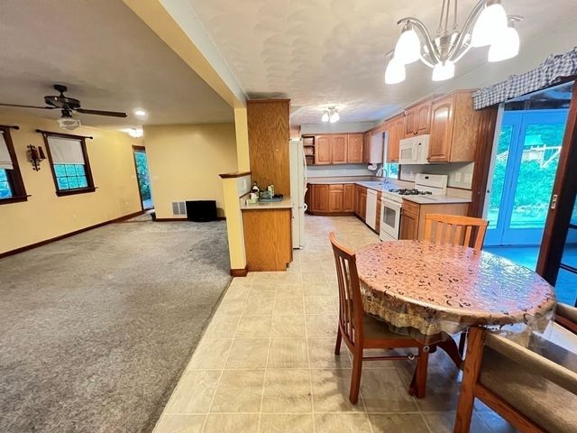 5 Kinney Ave, Burlington, MA 01803