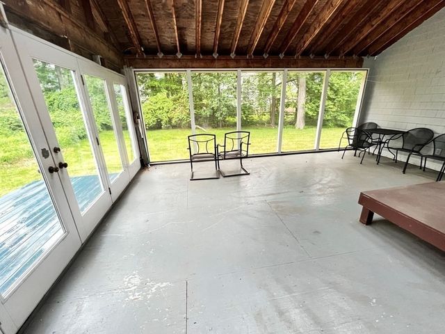 5 Kinney Ave, Burlington, MA 01803