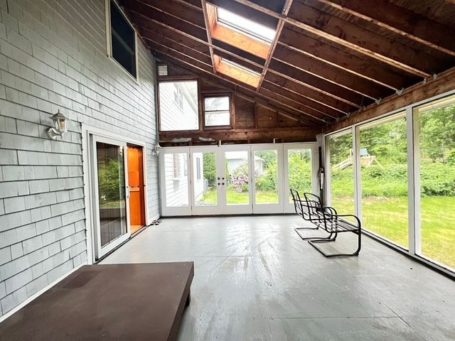 5 Kinney Ave, Burlington, MA 01803