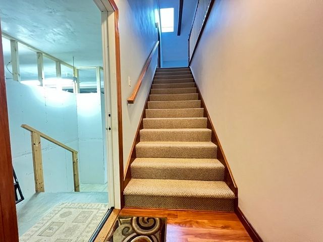 5 Kinney Ave, Burlington, MA 01803