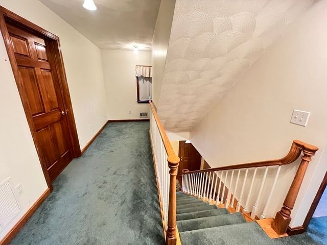 5 Kinney Ave, Burlington, MA 01803