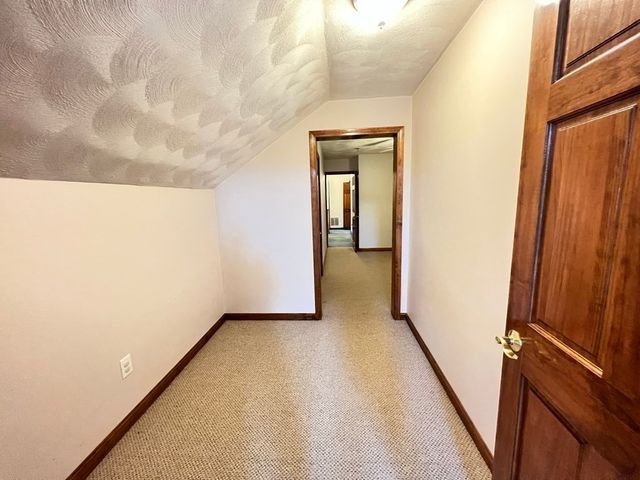 5 Kinney Ave, Burlington, MA 01803