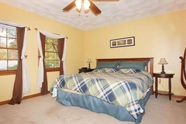 5 Kinney Ave, Burlington, MA 01803