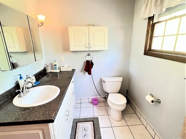 5 Kinney Ave, Burlington, MA 01803