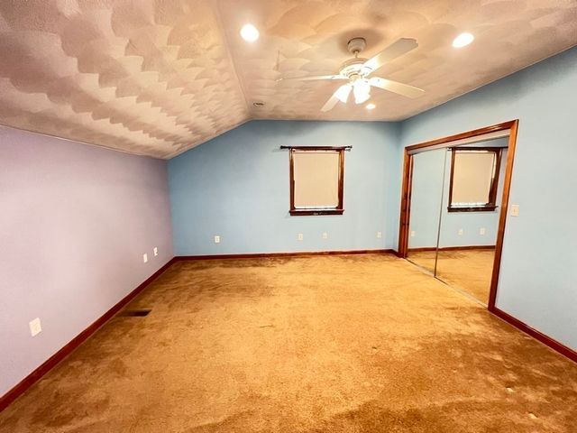 5 Kinney Ave, Burlington, MA 01803