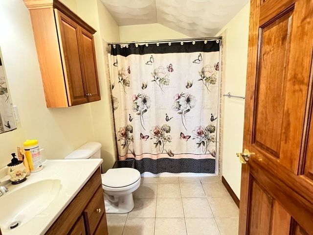 5 Kinney Ave, Burlington, MA 01803