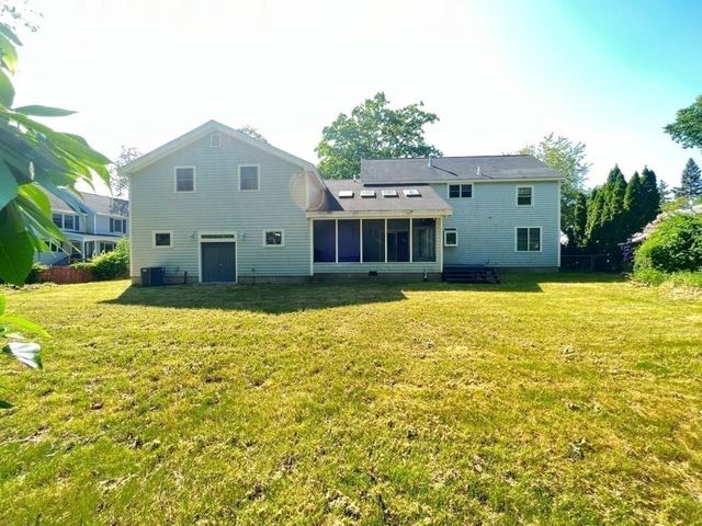 5 Kinney Ave, Burlington, MA 01803