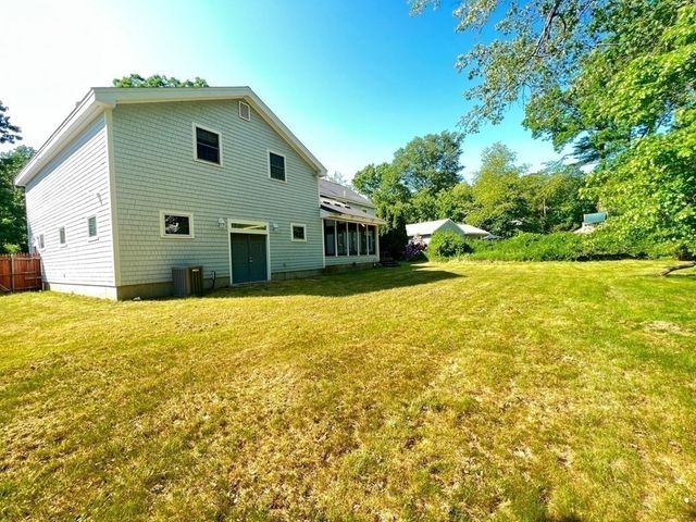 5 Kinney Ave, Burlington, MA 01803