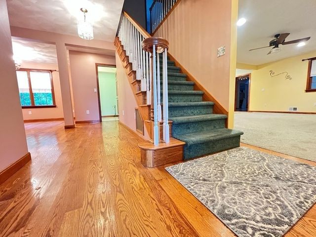 5 Kinney Ave, Burlington, MA 01803