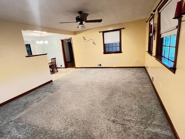 5 Kinney Ave, Burlington, MA 01803