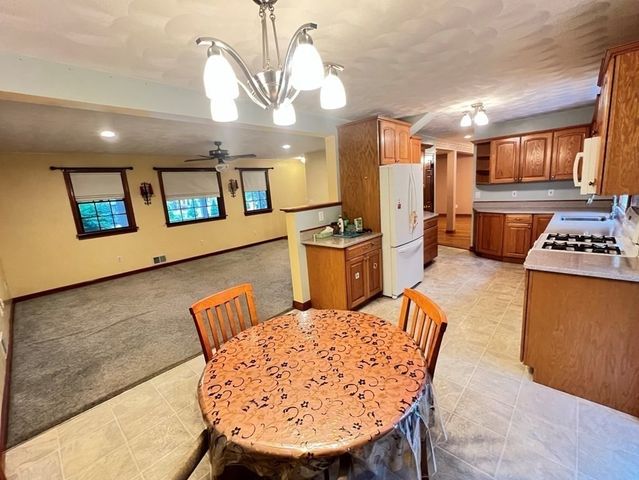 5 Kinney Ave, Burlington, MA 01803
