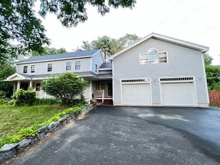 5 Kinney Ave, Burlington, MA 01803