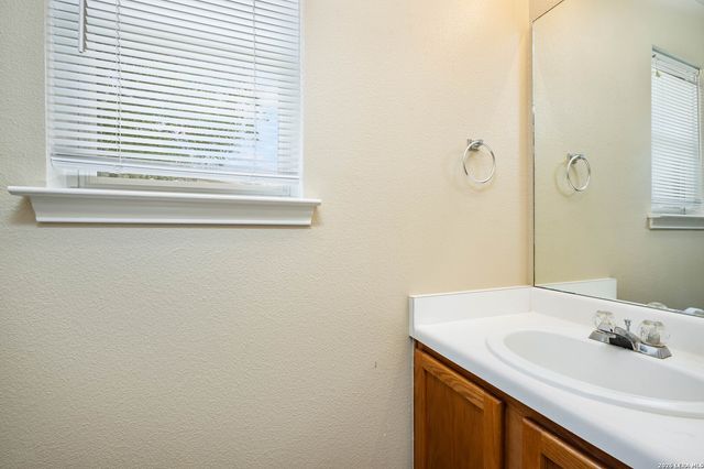 9111 Spiral Woods, Universal City, TX 78148