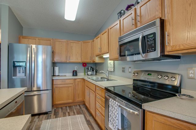 1901 41st Avenue S, Moorhead, MN 56560