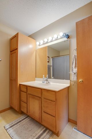 1901 41st Avenue S, Moorhead, MN 56560