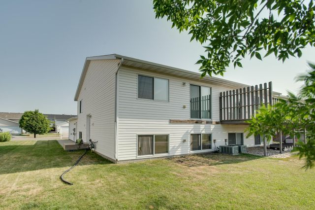 1901 41st Avenue S, Moorhead, MN 56560