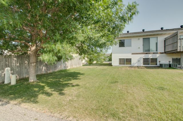 1901 41st Avenue S, Moorhead, MN 56560