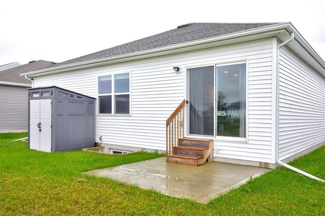 1051 35th Street SW, Altoona, IA 50009