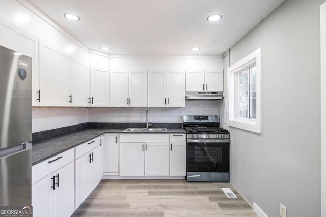 102 Oregon Court, Warner Robins, GA 31093