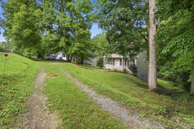 958 Jordan Cir, White Bluff, TN 37187