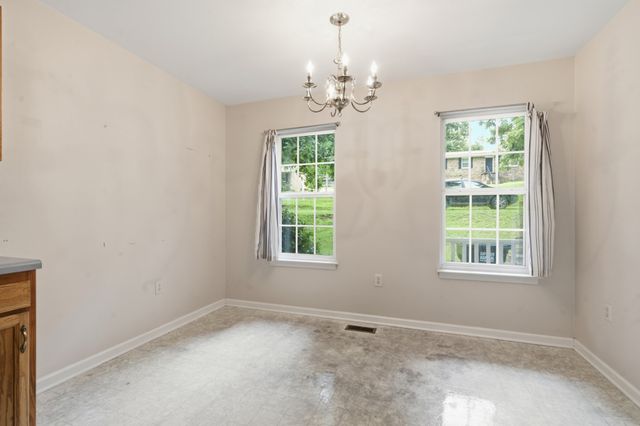 958 Jordan Cir, White Bluff, TN 37187