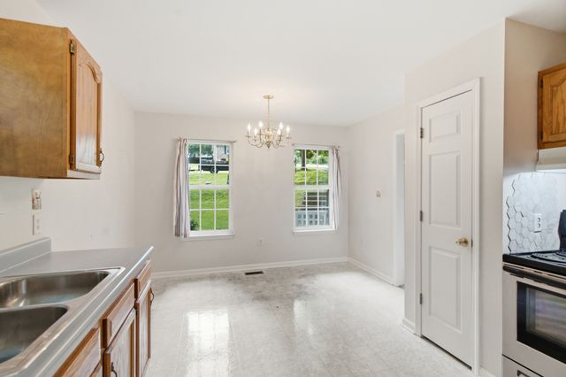 958 Jordan Cir, White Bluff, TN 37187