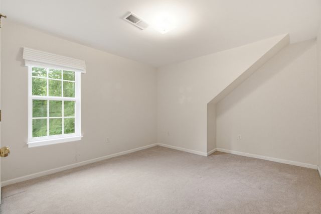 958 Jordan Cir, White Bluff, TN 37187