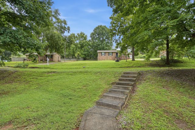 958 Jordan Cir, White Bluff, TN 37187