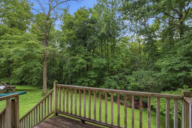 958 Jordan Cir, White Bluff, TN 37187