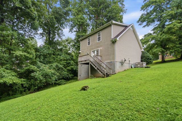 958 Jordan Cir, White Bluff, TN 37187